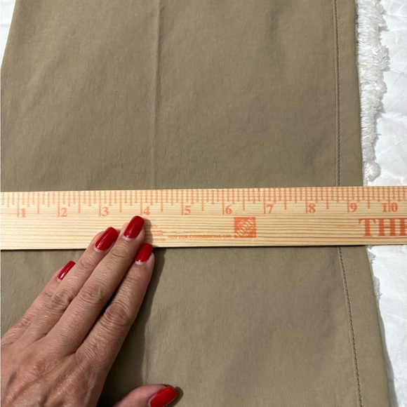 Woman’s Athleta Nylon Tan Cargo Pants. 
Zipper, snap waist and drawstring. - Picture 16 of 16